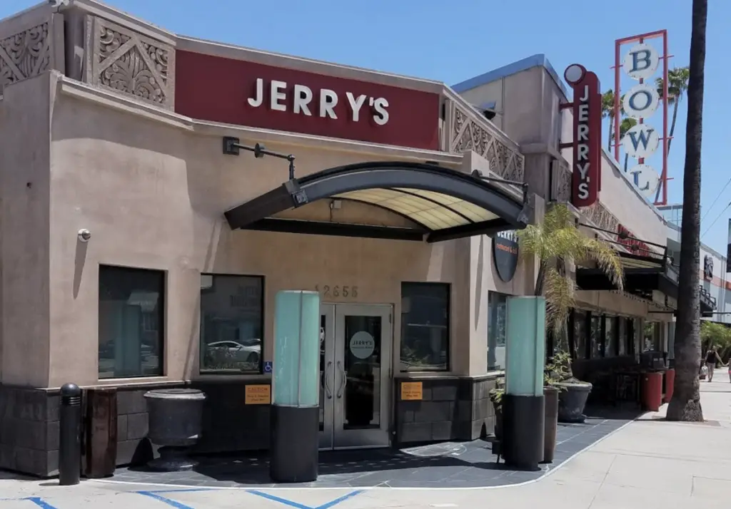 Jerry's Famous Deli Studio City Closing