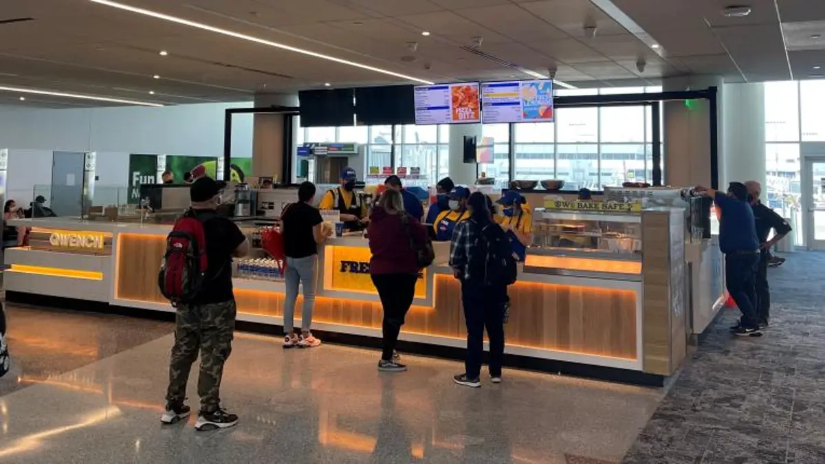Wetzel’s Pretzels Opens at Los Angeles International Airport