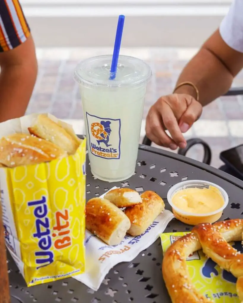 Knot Your Average Opening: Wetzel's Pretzels Makes 400th Location Debut on Hollywood Blvd